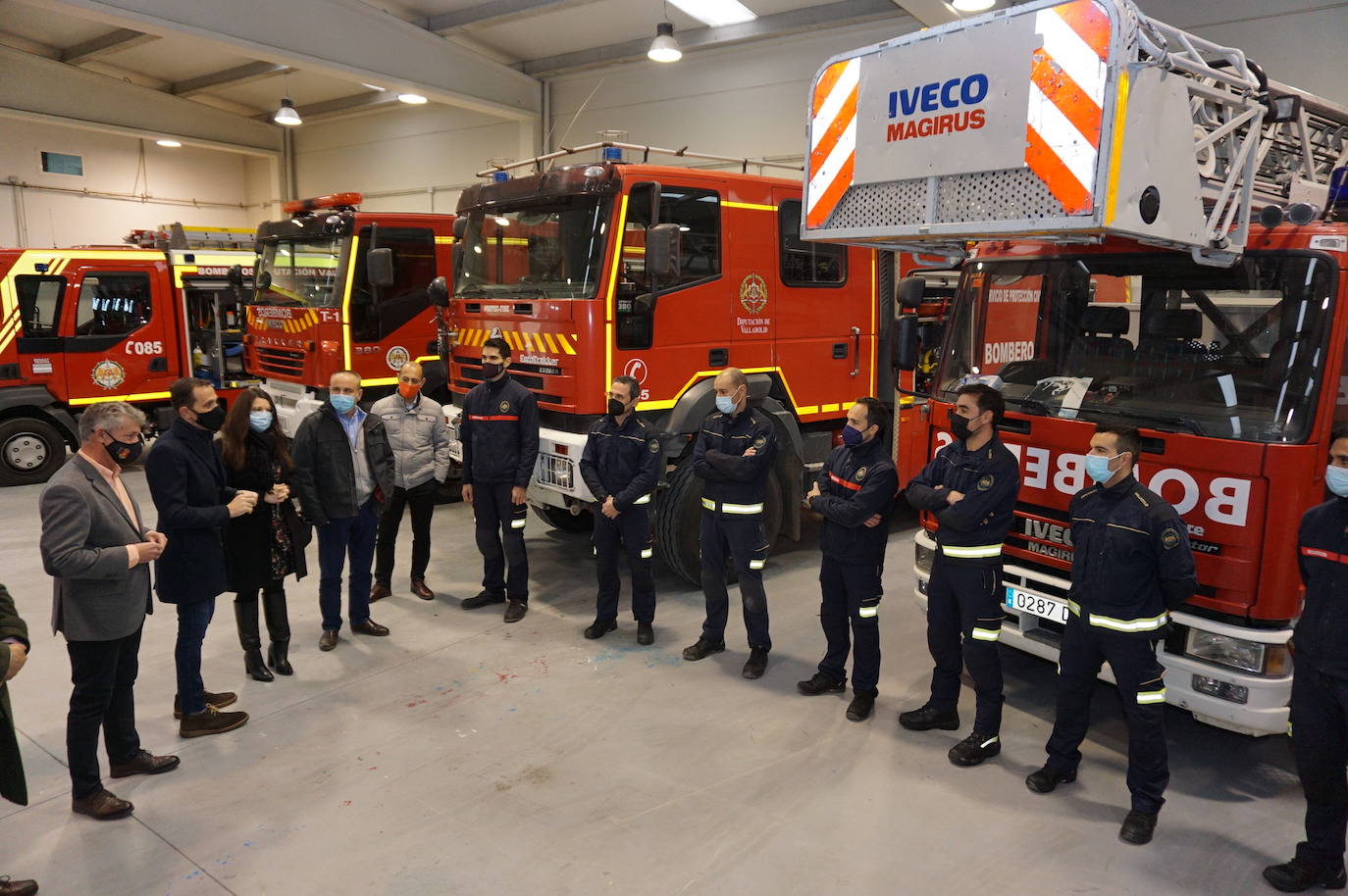 El alcalde de Arroyo, Sarbelio Fernández, dio la bienvenida a los nuevos bomberos del parque de Arroyo y les agradeció su esfuerzo y profesionalidad con los mejores deseos para el desempeño de sus funciones. 