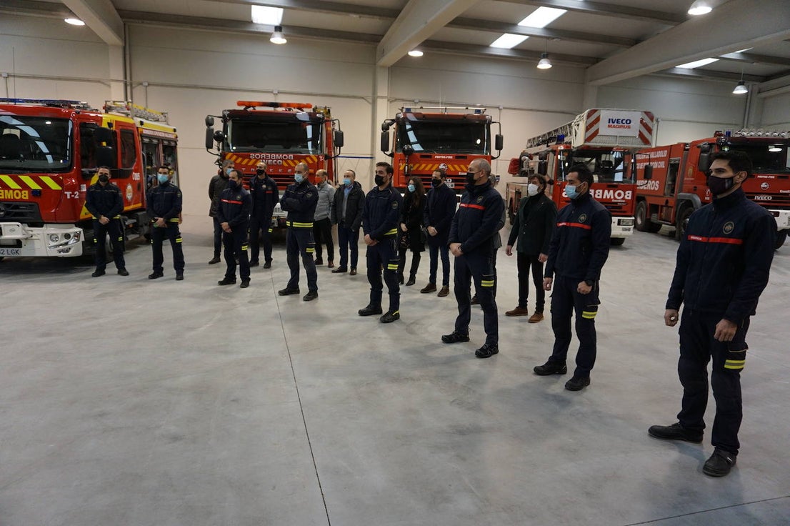 El alcalde de Arroyo, Sarbelio Fernández, dio la bienvenida a los nuevos bomberos del parque de Arroyo y les agradeció su esfuerzo y profesionalidad con los mejores deseos para el desempeño de sus funciones. 