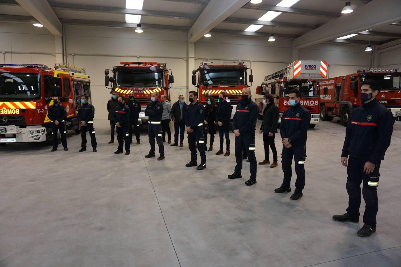 El alcalde de Arroyo, Sarbelio Fernández, dio la bienvenida a los nuevos bomberos del parque de Arroyo y les agradeció su esfuerzo y profesionalidad con los mejores deseos para el desempeño de sus funciones. 
