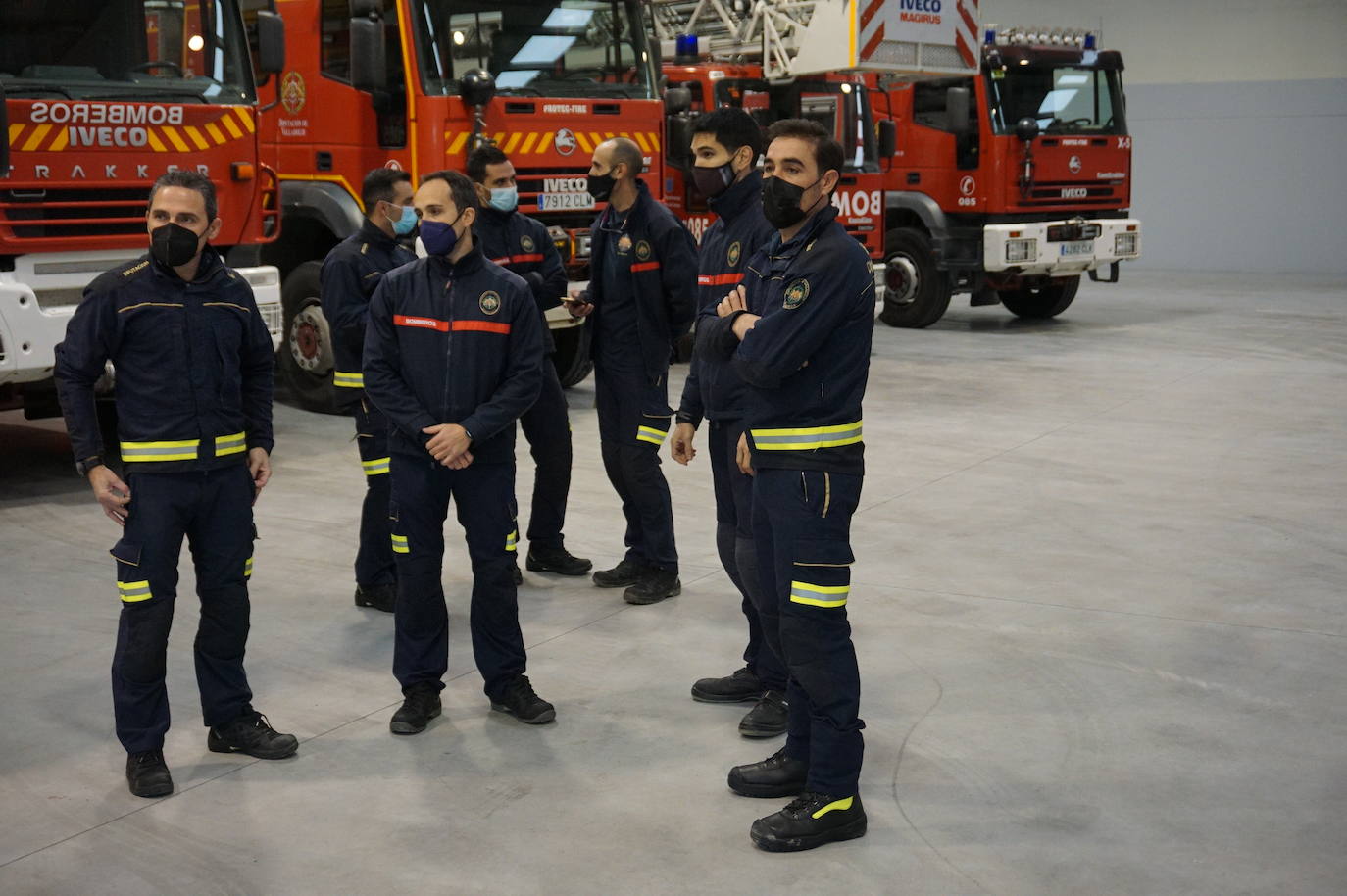 El alcalde de Arroyo, Sarbelio Fernández, dio la bienvenida a los nuevos bomberos del parque de Arroyo y les agradeció su esfuerzo y profesionalidad con los mejores deseos para el desempeño de sus funciones. 