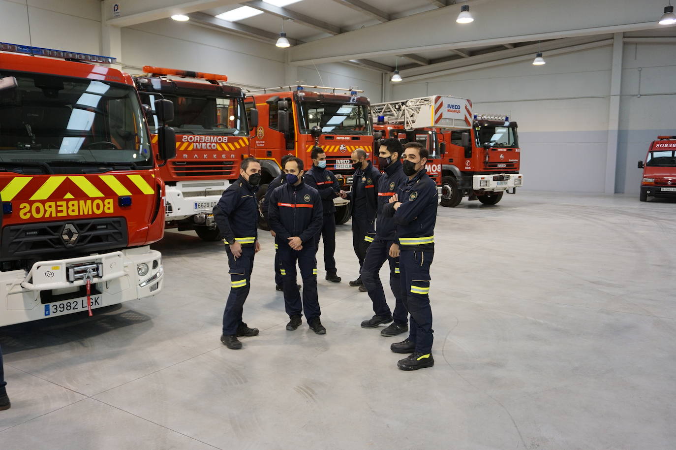 El alcalde de Arroyo, Sarbelio Fernández, dio la bienvenida a los nuevos bomberos del parque de Arroyo y les agradeció su esfuerzo y profesionalidad con los mejores deseos para el desempeño de sus funciones. 