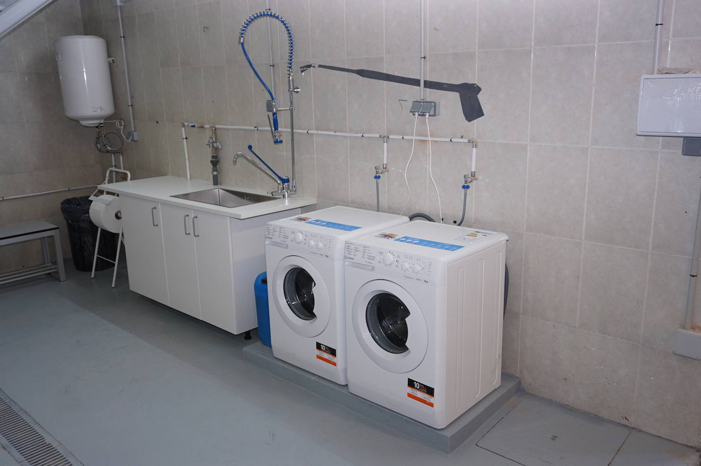 El alcalde de Arroyo, Sarbelio Fernández, dio la bienvenida a los nuevos bomberos del parque de Arroyo y les agradeció su esfuerzo y profesionalidad con los mejores deseos para el desempeño de sus funciones. 