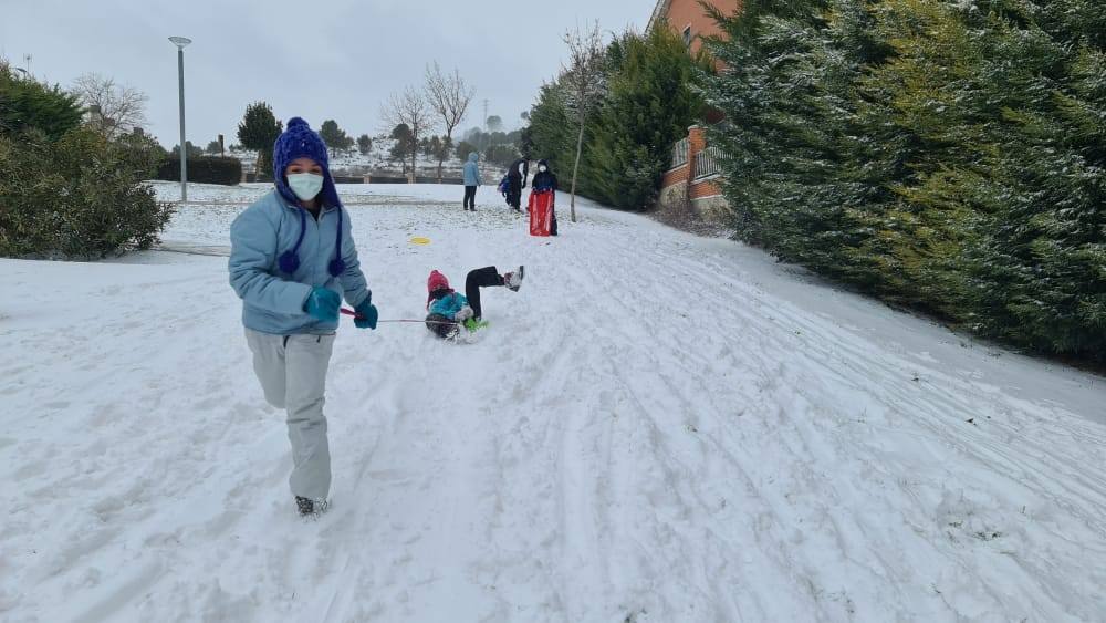 Aspecto que presentaba la plaza España de La Flecha, en Arroyo de la Encomienda,a primera hora de la mañana. 