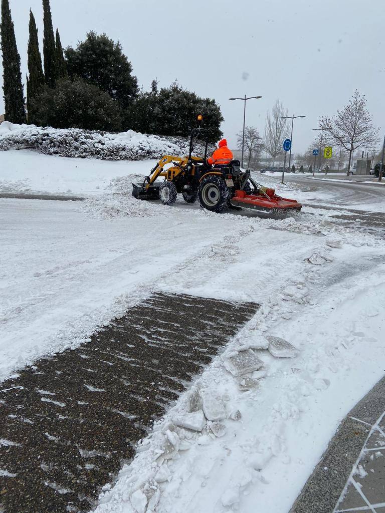 Aspecto que presentaba la plaza España de La Flecha, en Arroyo de la Encomienda,a primera hora de la mañana. 