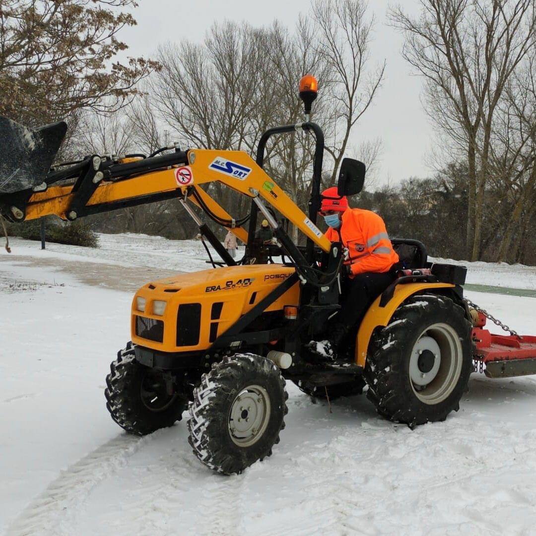 Aspecto que presentaba la plaza España de La Flecha, en Arroyo de la Encomienda,a primera hora de la mañana. 