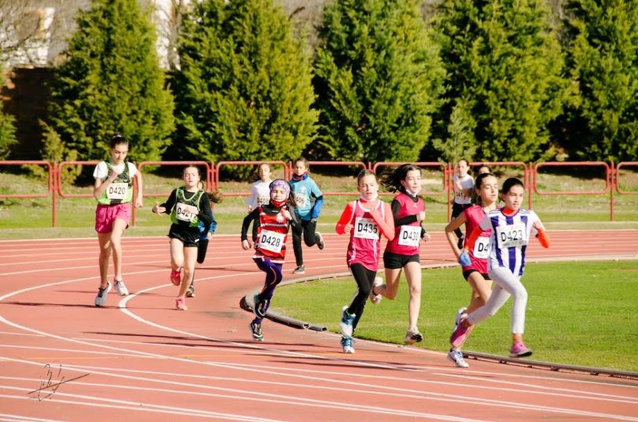 Los niños y jóvenes del Club Atletismo Arroyo regresaron a la competición el pasado fin de semana con muy buenos resultados. 