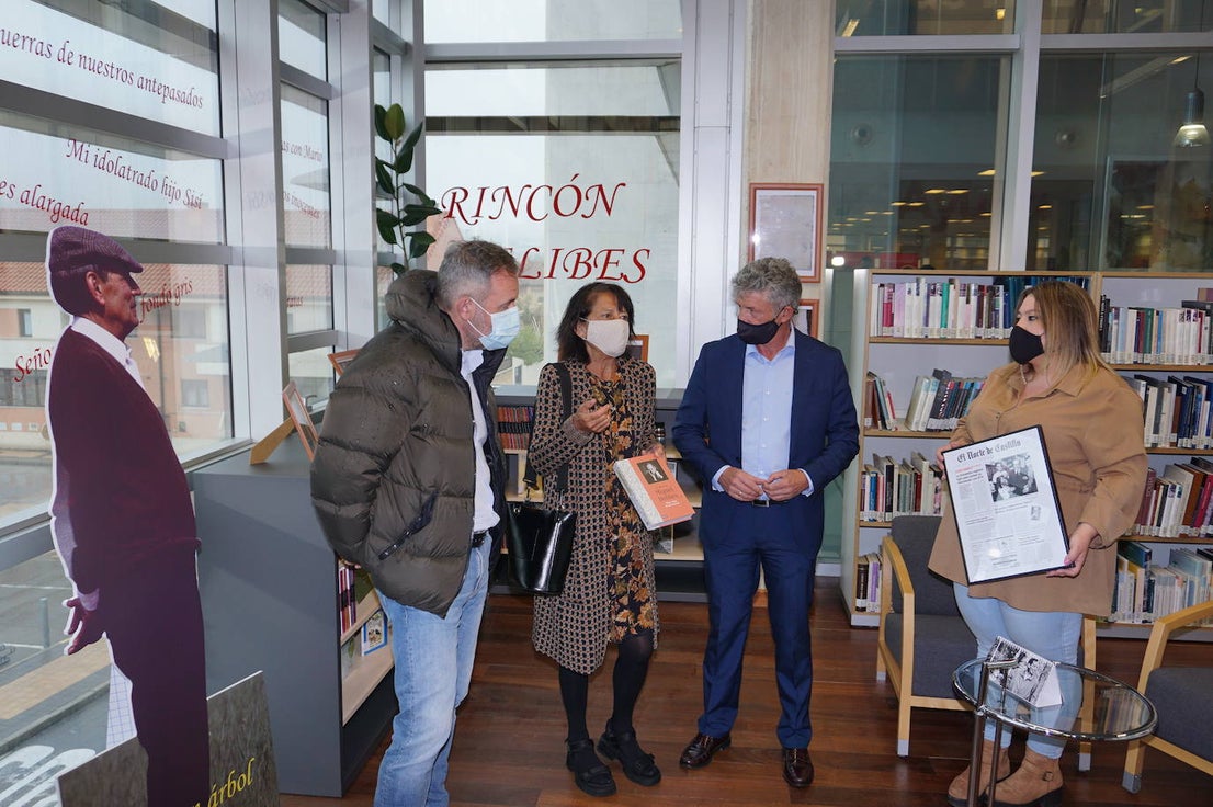 Un libro recopilatorio de artículos y textos de Delibes y la portada de El Norte de Castilla del día que recibió el Premio Cervantes son varios de los nuevos elementos que se incorporan al Rincón de Delibes. 