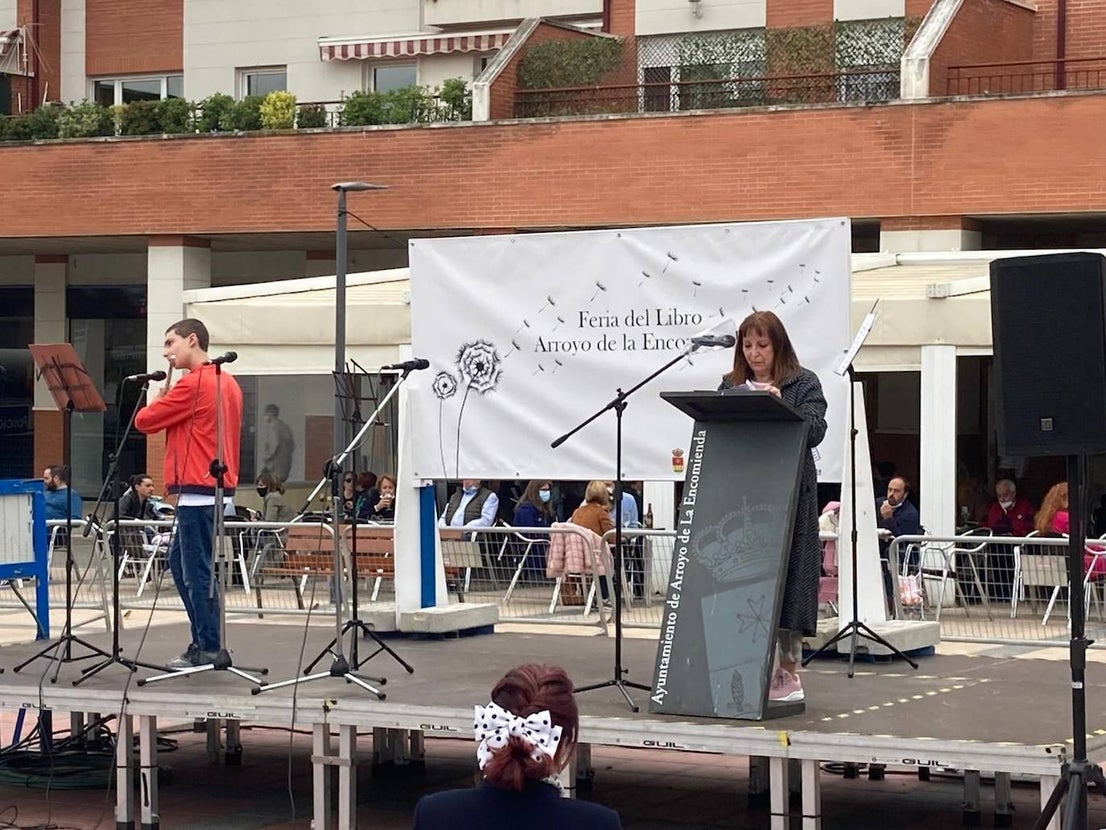 Todas las actividades de la I Feria del Libro de Arroyo han contado con destacada asistencia de público. 