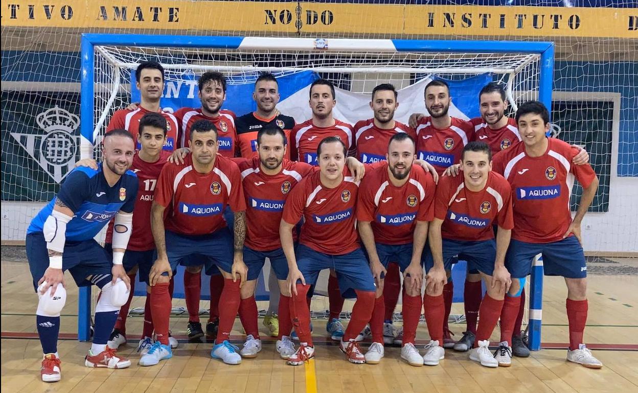 Plantilla del Unión Arroyo que afrontó el partido por el ascenso en Sevilla frente al filial del Betis. 