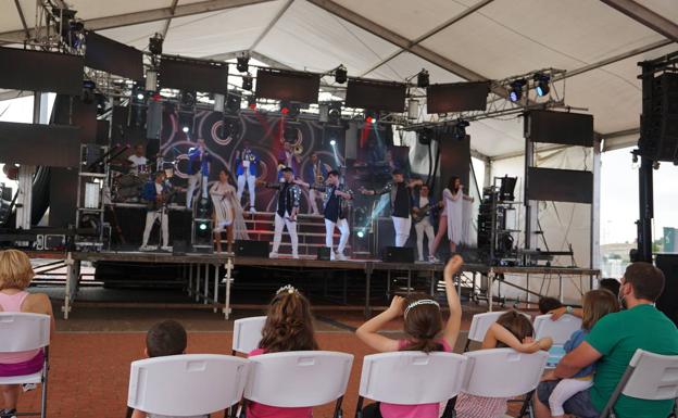 Imagen principal - Fiestas en La Flecha, este sábado. 