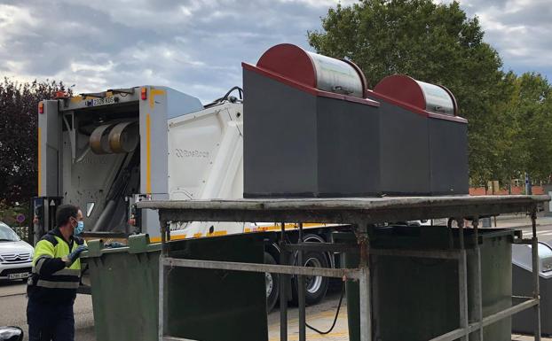 Sistema hidraúlico de recogida y vaciado de las islas de contenedores en Arroyo. 