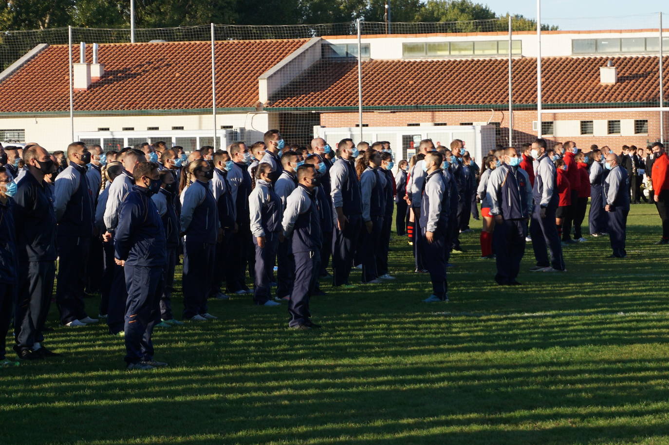 Durante todas las mañanas del pueste festivo se juegan los partidos en los campos de fútbol y rugby de La Vega, en Arroyo de la Encomienda. 