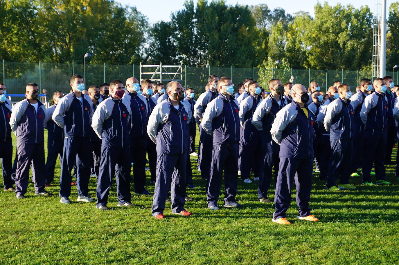 Durante todas las mañanas del pueste festivo se juegan los partidos en los campos de fútbol y rugby de La Vega, en Arroyo de la Encomienda. 