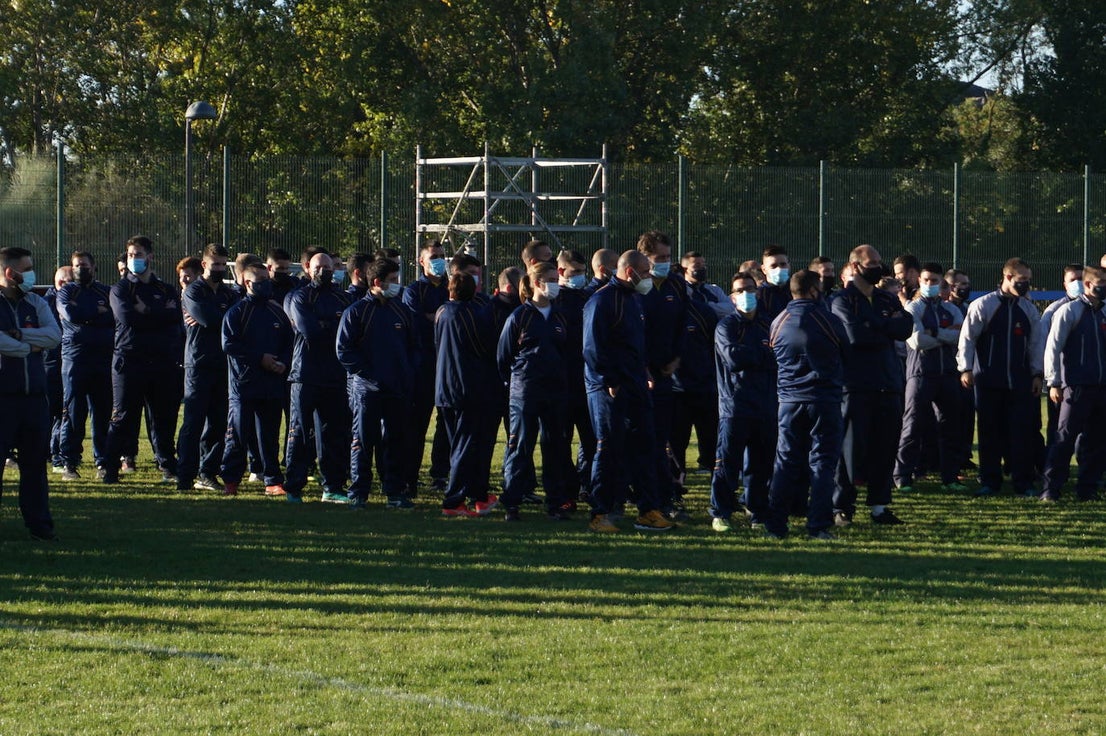 Durante todas las mañanas del pueste festivo se juegan los partidos en los campos de fútbol y rugby de La Vega, en Arroyo de la Encomienda. 