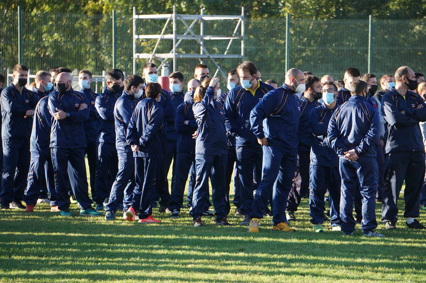 Durante todas las mañanas del pueste festivo se juegan los partidos en los campos de fútbol y rugby de La Vega, en Arroyo de la Encomienda. 