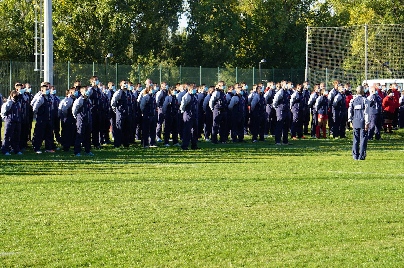 Durante todas las mañanas del pueste festivo se juegan los partidos en los campos de fútbol y rugby de La Vega, en Arroyo de la Encomienda. 