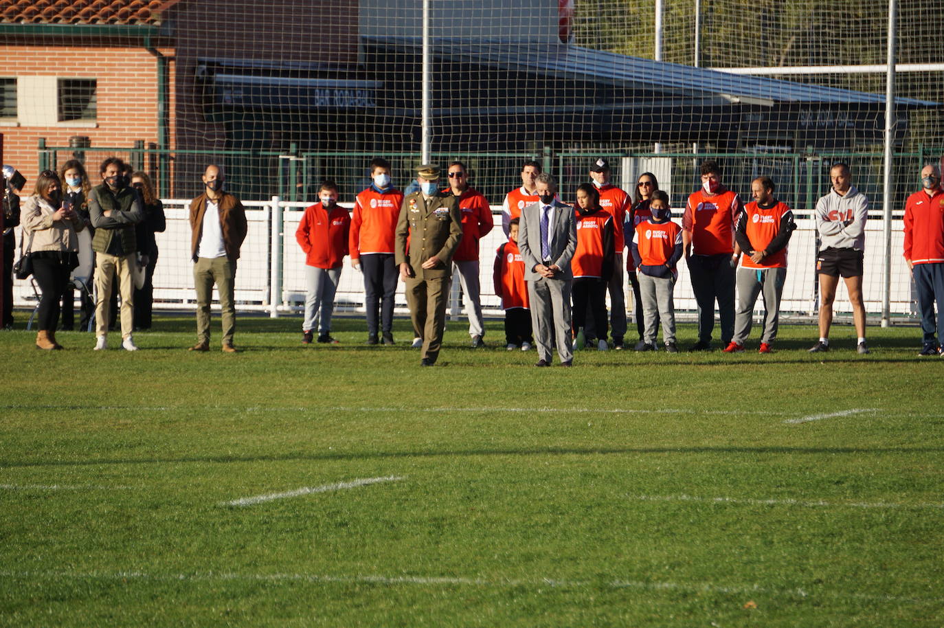 Durante todas las mañanas del pueste festivo se juegan los partidos en los campos de fútbol y rugby de La Vega, en Arroyo de la Encomienda. 