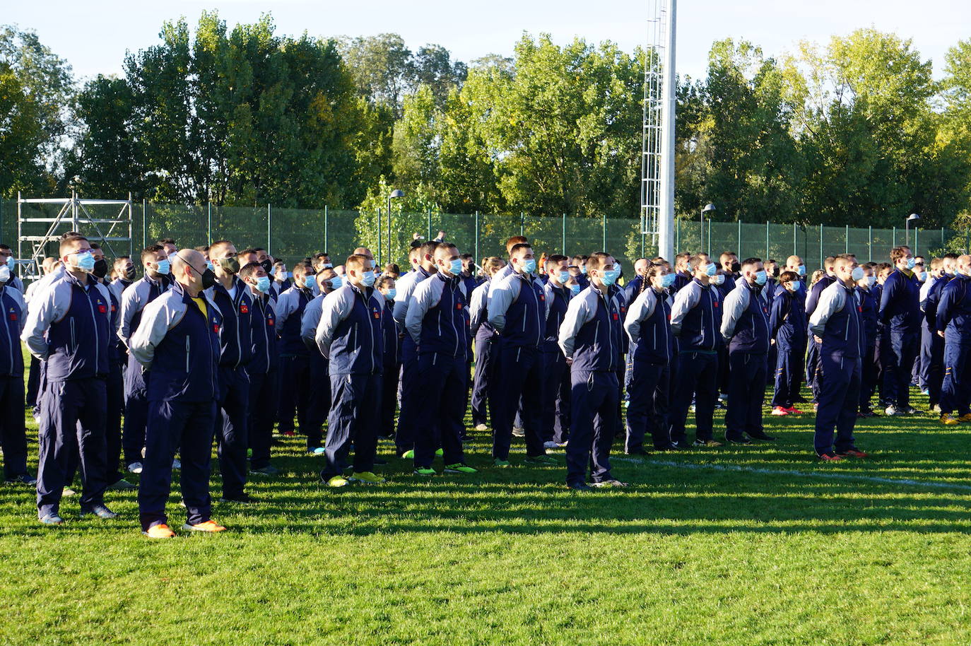 Durante todas las mañanas del pueste festivo se juegan los partidos en los campos de fútbol y rugby de La Vega, en Arroyo de la Encomienda. 