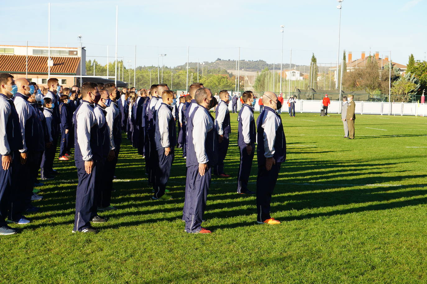 Durante todas las mañanas del pueste festivo se juegan los partidos en los campos de fútbol y rugby de La Vega, en Arroyo de la Encomienda. 