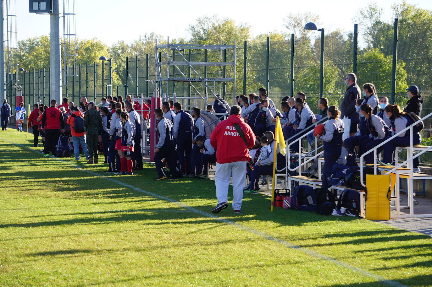 Durante todas las mañanas del pueste festivo se juegan los partidos en los campos de fútbol y rugby de La Vega, en Arroyo de la Encomienda. 