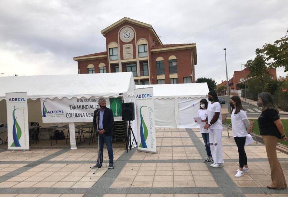 Participantes en la jornada de concienciación y apoyo a ADECYL en Arroyo de la Encomienda. 