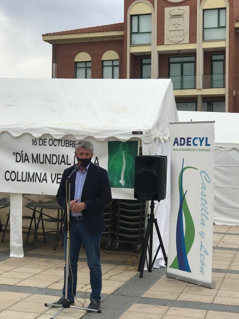Participantes en la jornada de concienciación y apoyo a ADECYL en Arroyo de la Encomienda. 