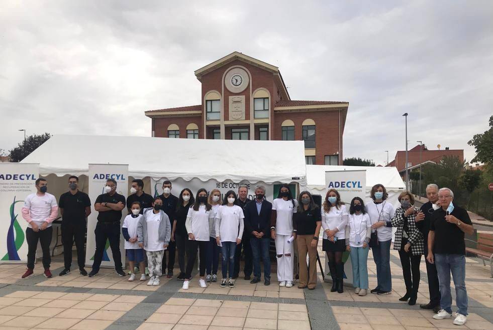 Participantes en la jornada de concienciación y apoyo a ADECYL en Arroyo de la Encomienda. 