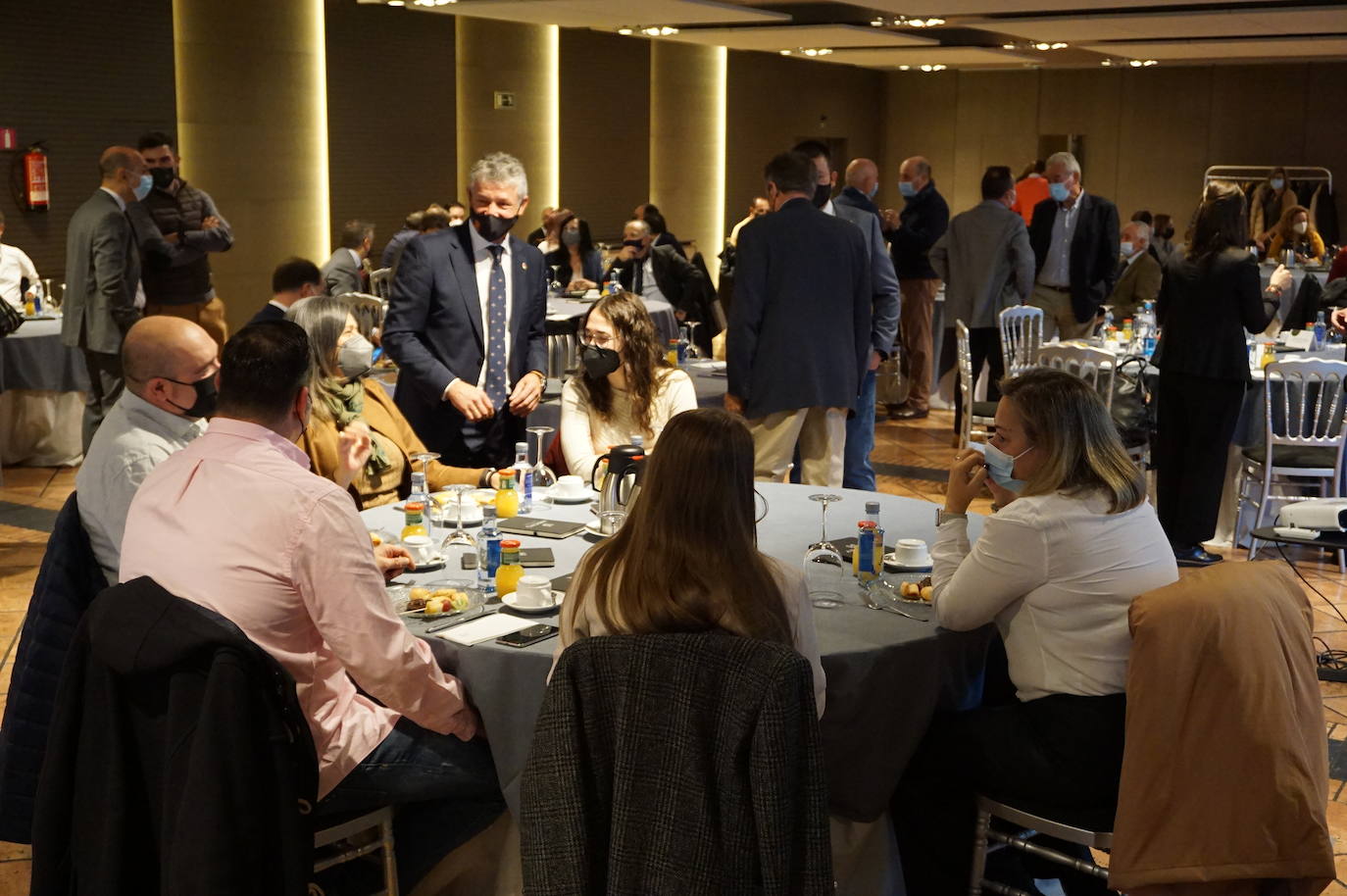 Más de un centenar de empresarios de Arroyo en el evento Hablemos de Negocios. 