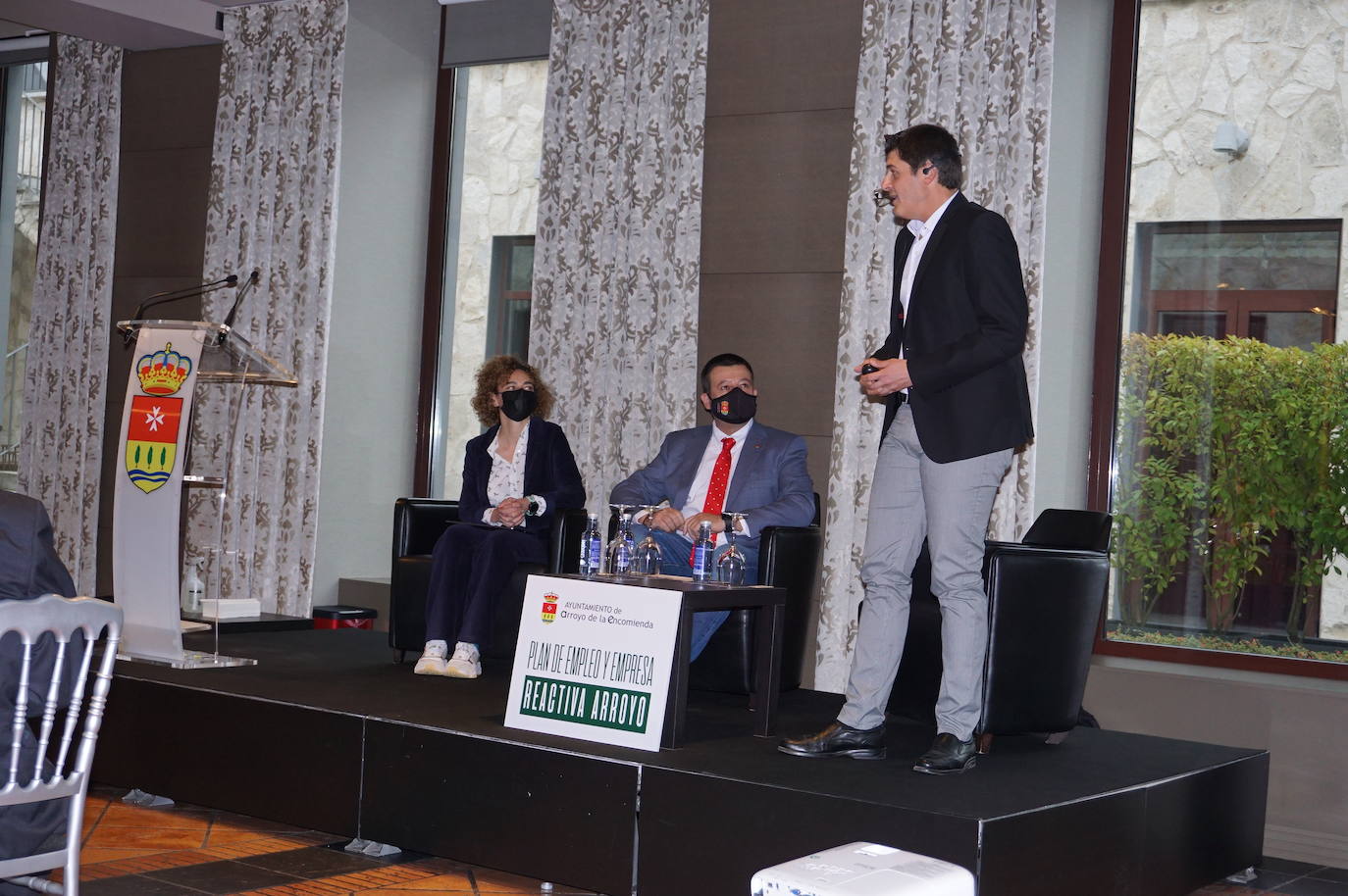 Más de un centenar de empresarios de Arroyo en el evento Hablemos de Negocios. 