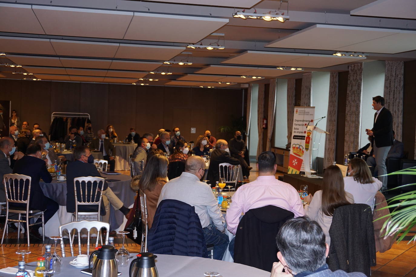 Más de un centenar de empresarios de Arroyo en el evento Hablemos de Negocios. 