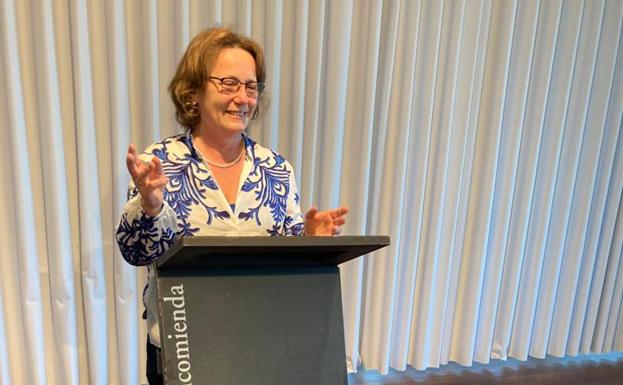 La concejala de Hacienda de Ciudadanos en el Ayuntamiento de Arroyo de la Encomienda, Ángeles Retamero, presentó el acto. 