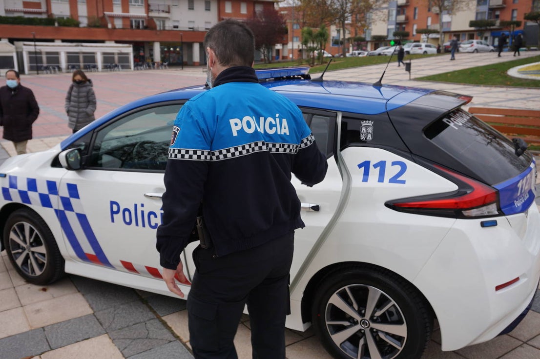 Presentación y entrega de los vehículos de la Policía Local de Arroyo. 