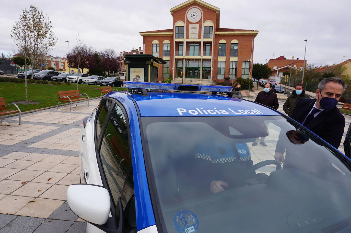 Presentación y entrega de los vehículos de la Policía Local de Arroyo. 