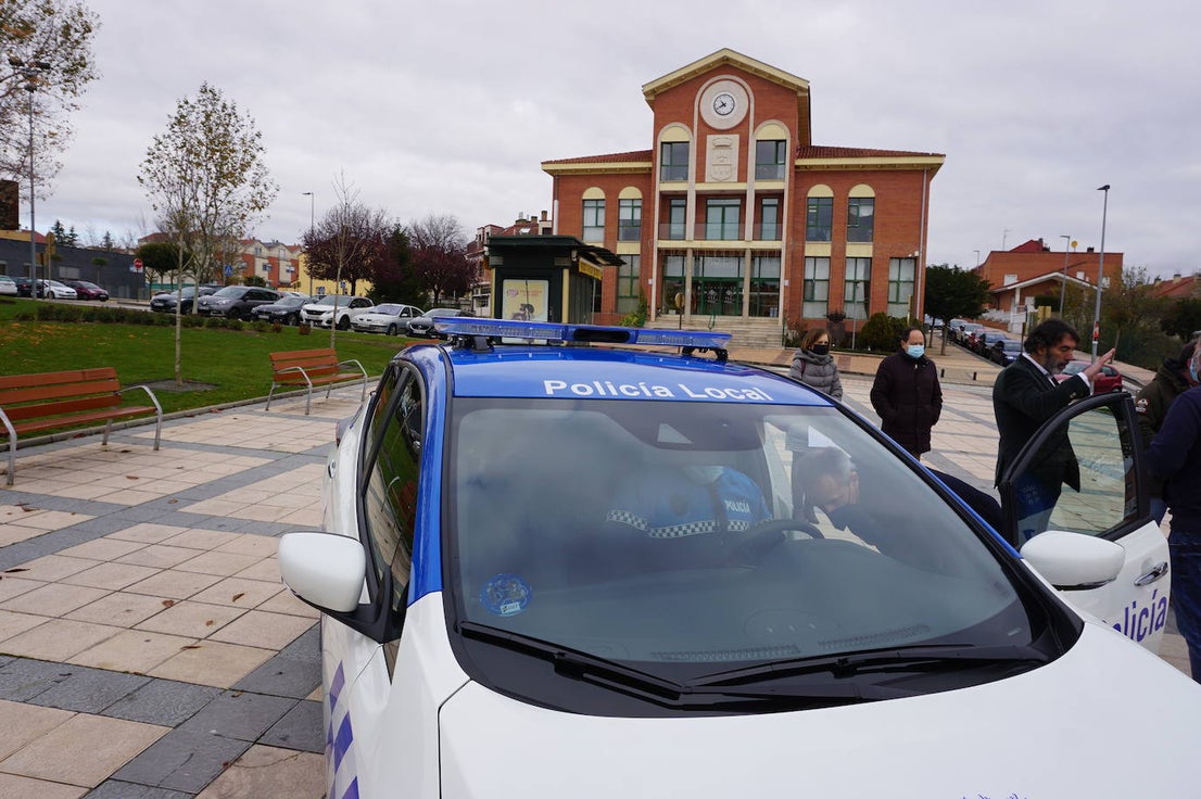 Presentación y entrega de los vehículos de la Policía Local de Arroyo. 