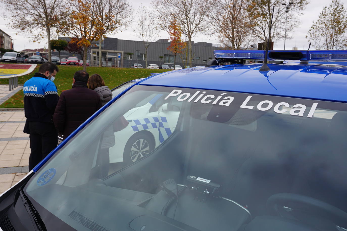 Presentación y entrega de los vehículos de la Policía Local de Arroyo. 