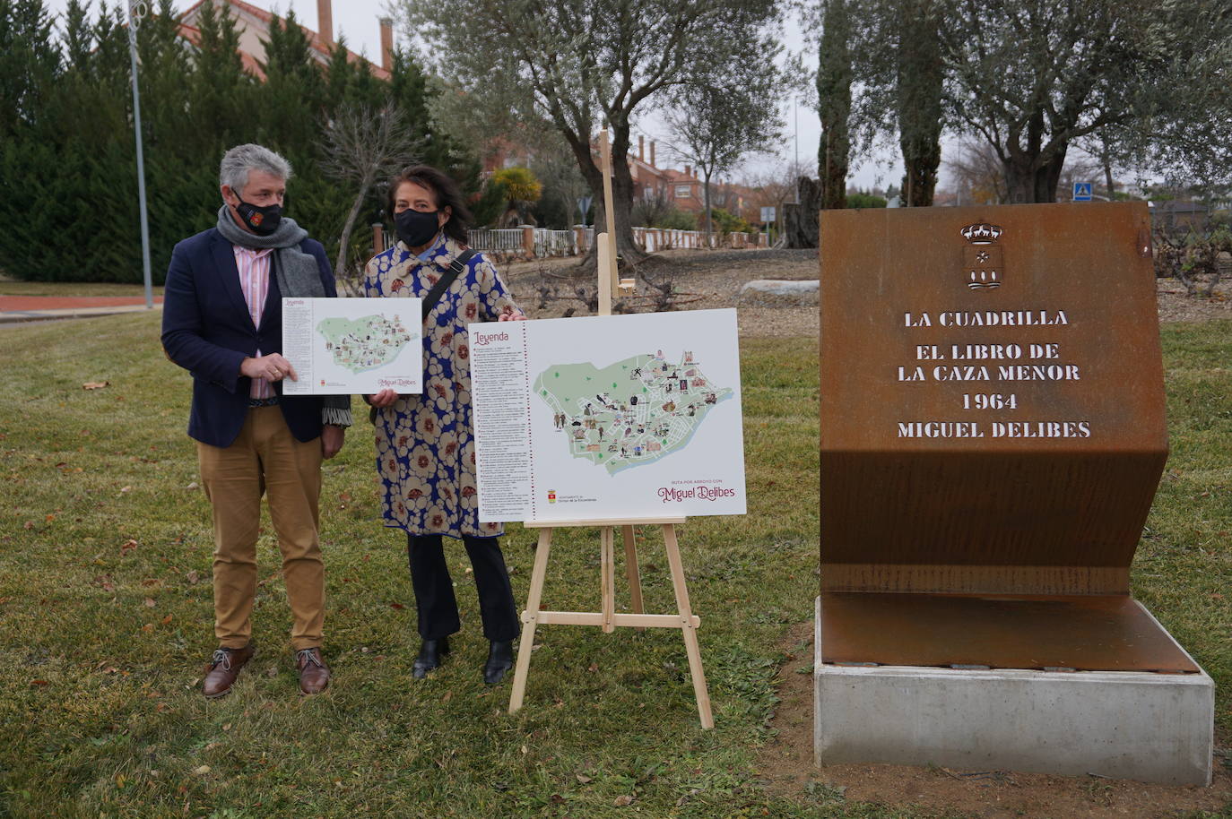 Una treintena de rotondas bautizadas con los nombres de los personajes de las novelas más importantes homenajean la obra de Miguel Delibes en Arroyo de la Encomienda. 