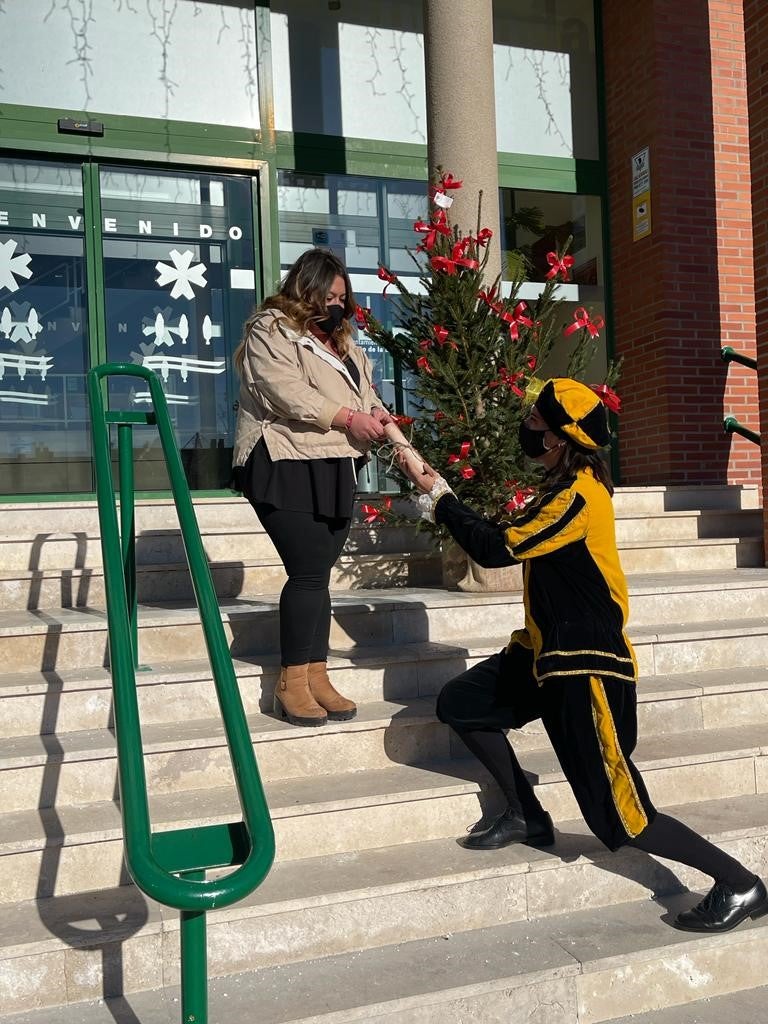 Ana Sánchez recibió ayer al Paje Real. 