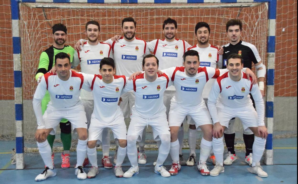 La plantilla del Unión Arroyo de fútbol sala sufrió hasta el último minuto para doblegar al Ribeira de Lugo en el Antonio Garnacho de La Flecha. 