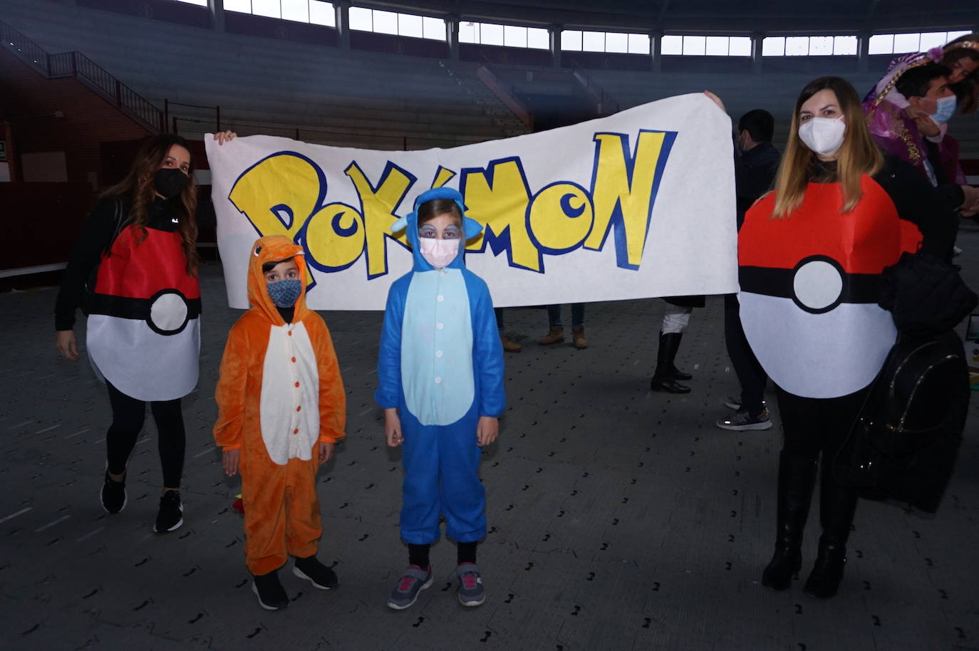 Superhéroes en el concurso de disfraces del carnaval de Arroyo. 