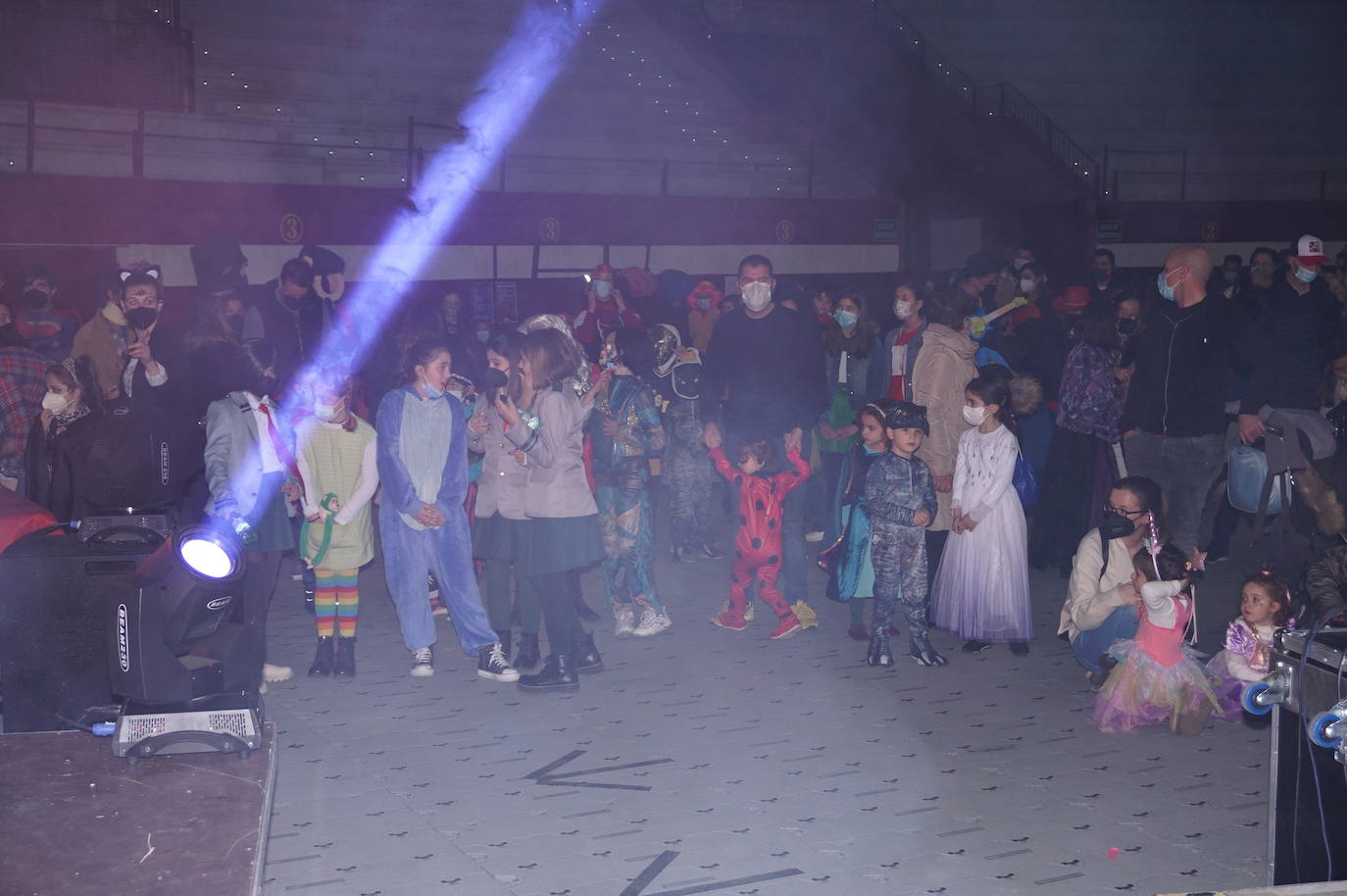 Superhéroes en el concurso de disfraces del carnaval de Arroyo. 