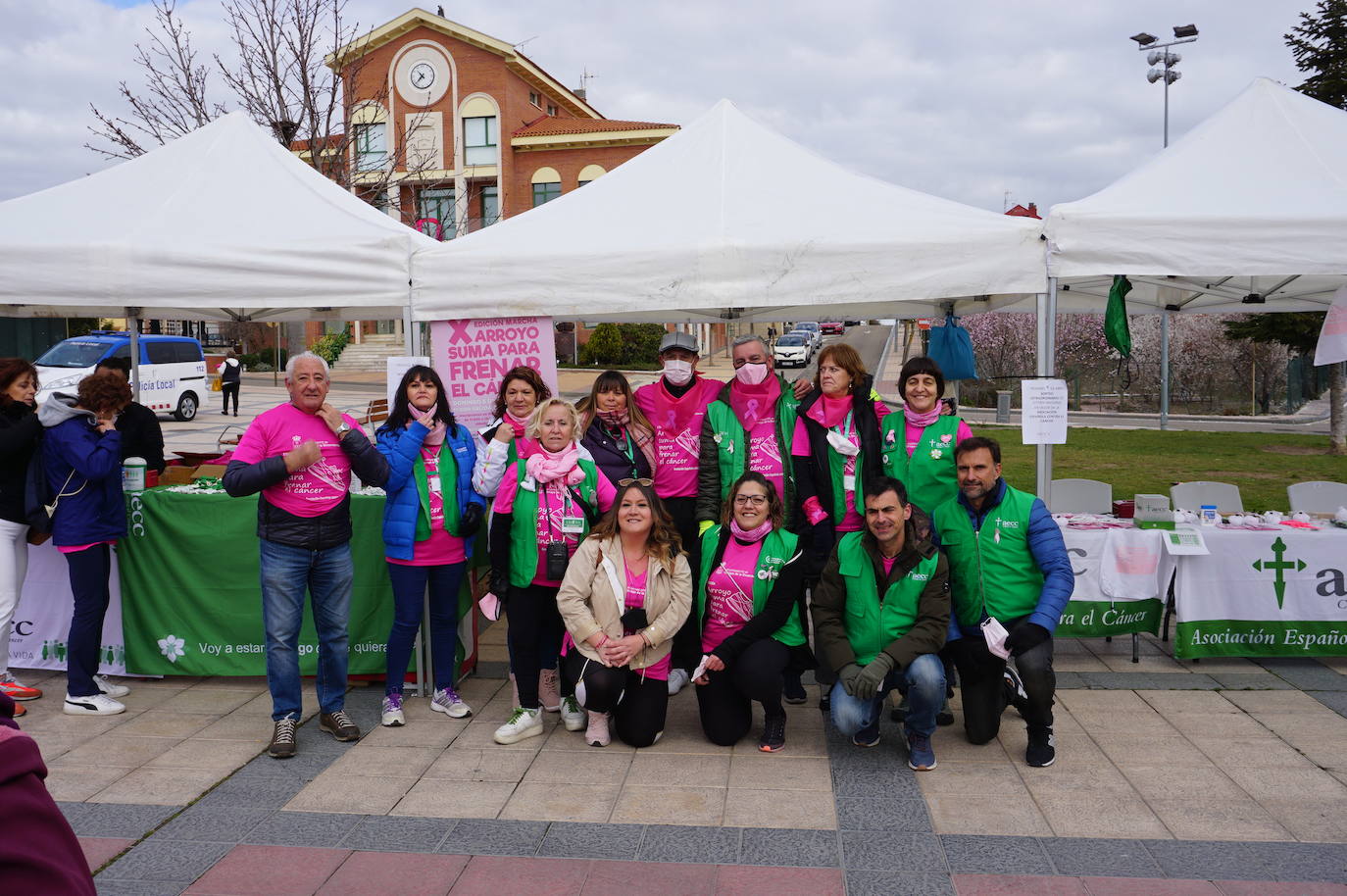 Las camisetas fucsias regaron el recorrido de esta mañana por Arroyo de muestras de solidaridad y empatía en la lucha contra el cáncer. 