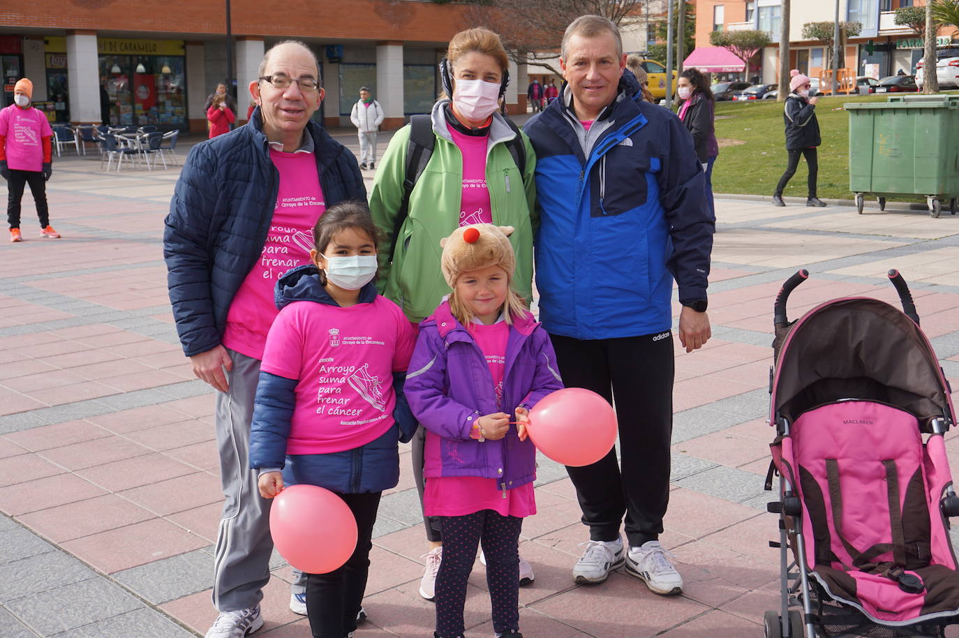 Las camisetas fucsias regaron el recorrido de esta mañana por Arroyo de muestras de solidaridad y empatía en la lucha contra el cáncer. 