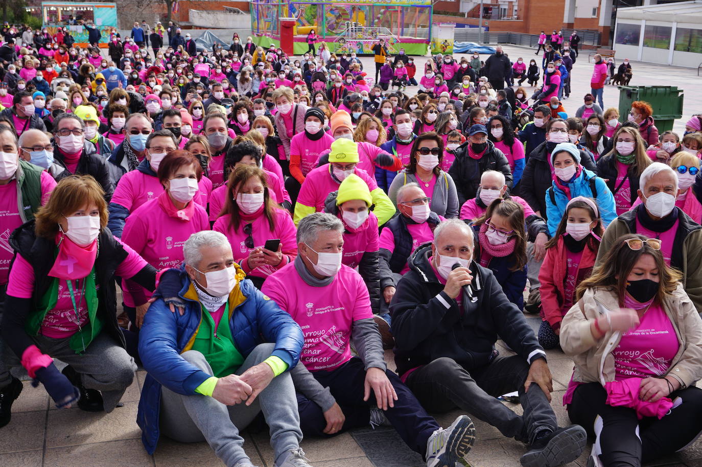 Las camisetas fucsias regaron el recorrido de esta mañana por Arroyo de muestras de solidaridad y empatía en la lucha contra el cáncer. 