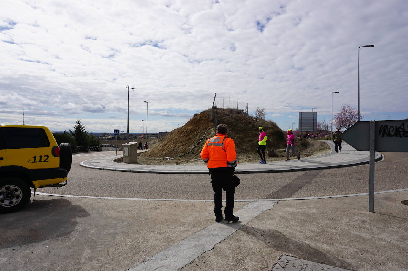 Las camisetas fucsias regaron el recorrido de esta mañana por Arroyo de muestras de solidaridad y empatía en la lucha contra el cáncer. 