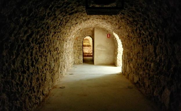 Imagen principal - Imágenes del interior de la antigua bodega de Arroyo 