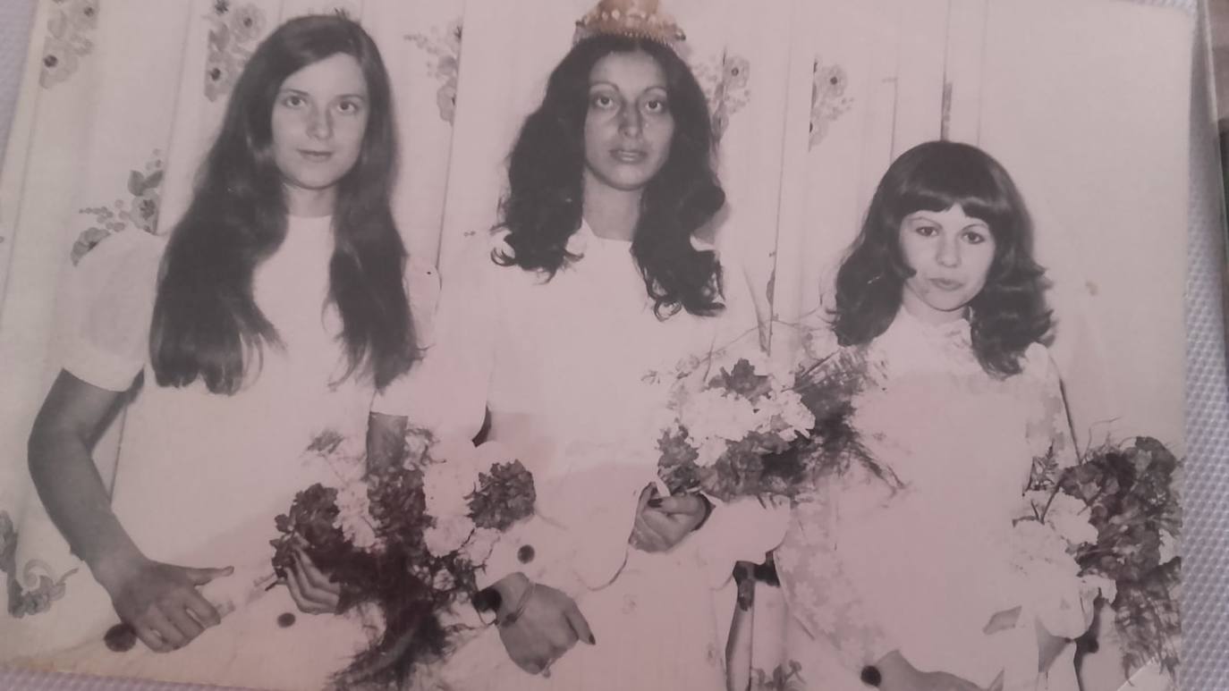 Montse Madroño, Isabel Seoane e Isabel Tomás el día que fueron coronadas 