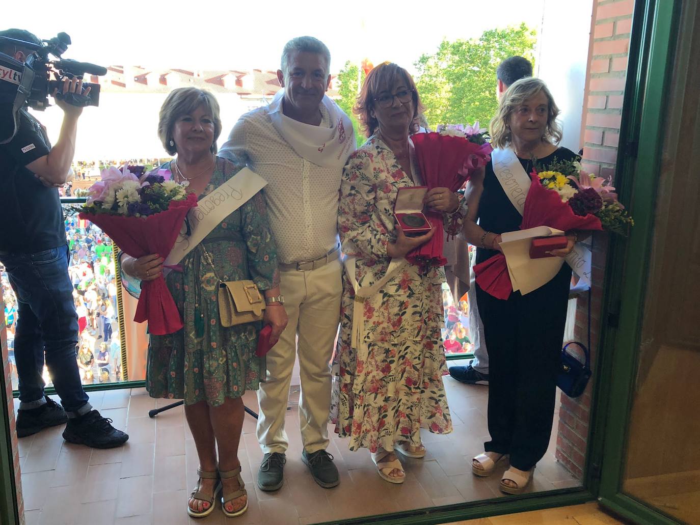 Reyes y reinas de 2022, Pregoneras y corporación municipal tras el pregón inaugural 