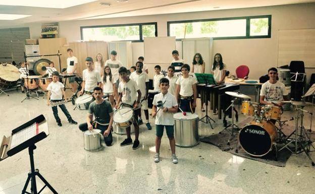 Alumnos de la Escuela Municipal de Música de Arroyo 