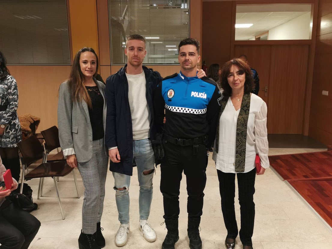 Nuevos agentes de la policía local junto al alcalde de Arroyo y los concejales delegados de Seguridad y Recursos humanos