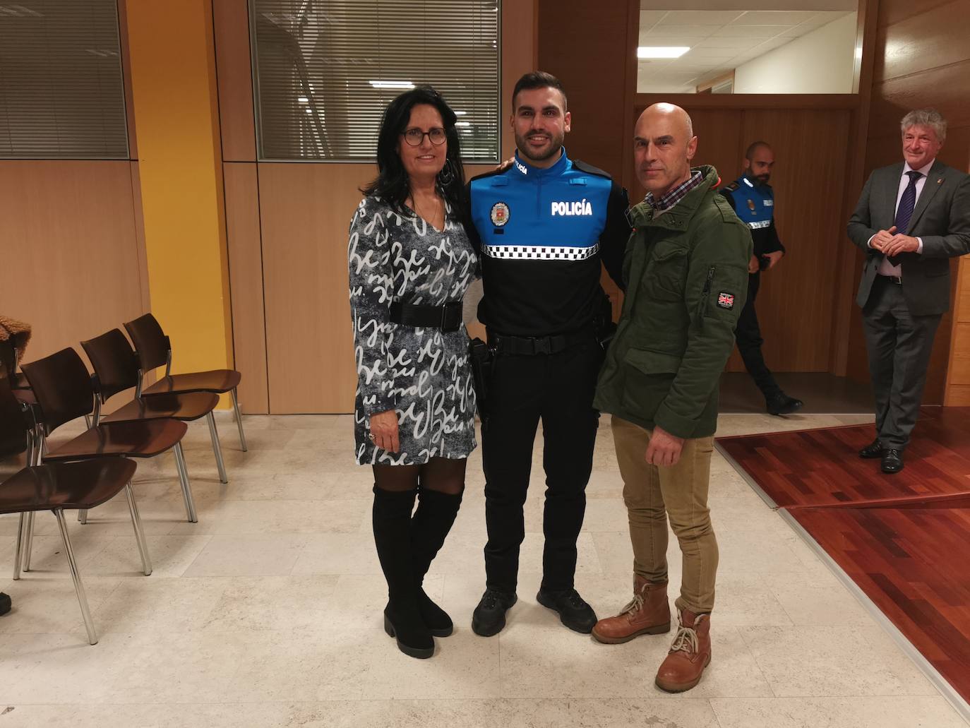 Nuevos agentes de la policía local junto al alcalde de Arroyo y los concejales delegados de Seguridad y Recursos humanos